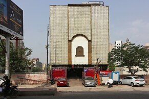 OYO 8349 Hotel Crown Palace