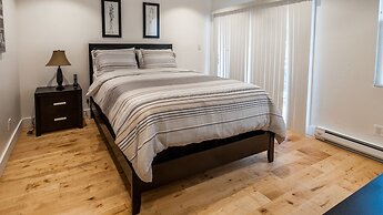 Newly Renovated Carriage House