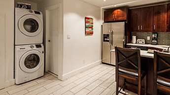 Newly Renovated Carriage House