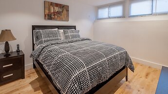 Newly Renovated Carriage House