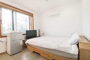 On The Stone Guesthouse 1 - Hostel