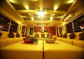 Mass Holidays Houseboat
