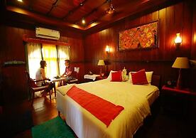 Mass Holidays Houseboat