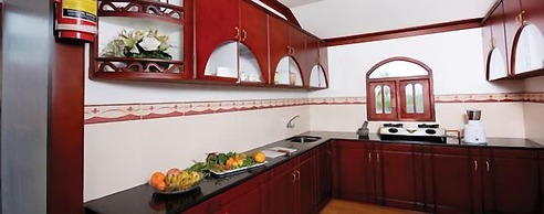 Mass Holidays Houseboat