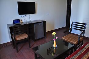 Golden Palm Suites
