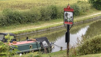 The Narrowboat At Weedon