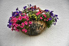 The Narrowboat At Weedon