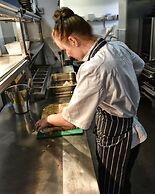 The Narrowboat At Weedon