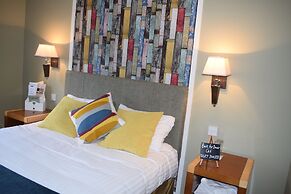 The Narrowboat At Weedon