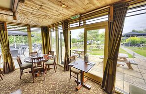 The Narrowboat At Weedon