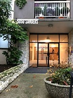 Pelicanstay in Burnaby Lake