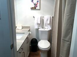 Pelicanstay in Burnaby Lake