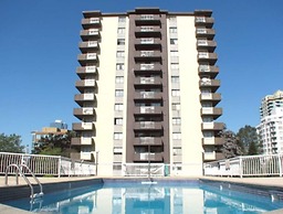 Pelicanstay in Burnaby Lake
