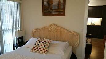 Pelicanstay in Downtown Toronto