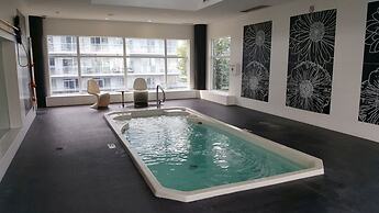 Pelicanstay at Blue Jays Way