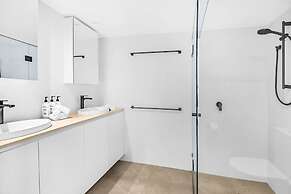 Albatross North Apartments