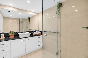 Albatross North Apartments