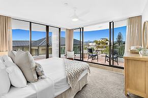 Albatross North Apartments