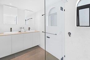 Albatross North Apartments