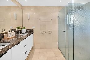 Albatross North Apartments