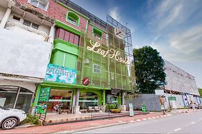 OYO 928 Leaf Hostel