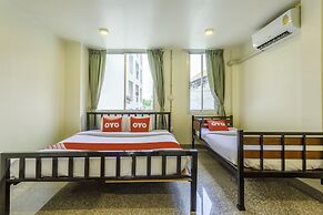 OYO 928 Leaf Hostel