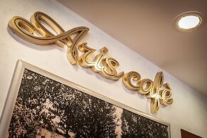 Hotel Aris
