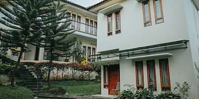 Aleyra Hotel and Villa Garut