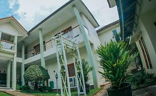 Aleyra Hotel and Villa Garut