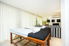 Green Turtle Villa by The Serendipity Collection