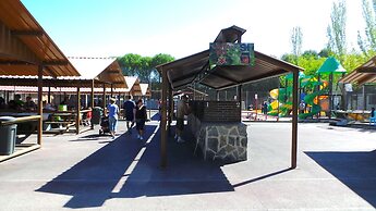 Bungalows Camping Alpha Madrid