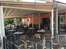 Bungalows Camping Alpha Madrid