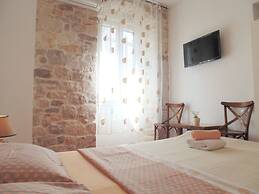 Apartments and Rooms Djanovic