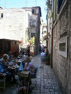 Apartments and Rooms Djanovic