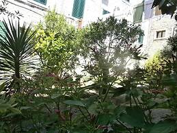 Apartments and Rooms Djanovic