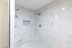 Lighthouse Condos by Hosteeva