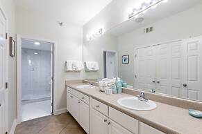 Lighthouse Condos by Hosteeva