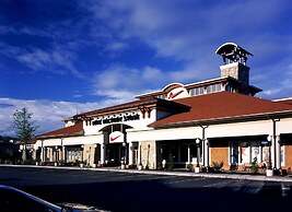 Lighthouse Condos by Hosteeva