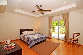 Pattaya Sunset Villa 4 Bedroom Sleeps 8