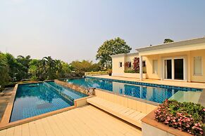Pattaya Sunset Villa 4 Bedroom Sleeps 8
