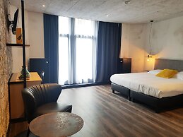 Upstairs Hotel