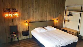 Upstairs Hotel