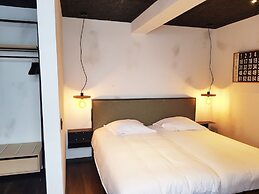 Upstairs Hotel