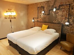 Upstairs Hotel