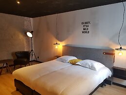 Upstairs Hotel