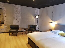 Upstairs Hotel