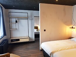 Upstairs Hotel
