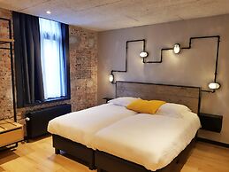 Upstairs Hotel