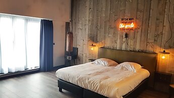 Upstairs Hotel