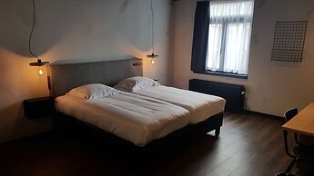 Upstairs Hotel